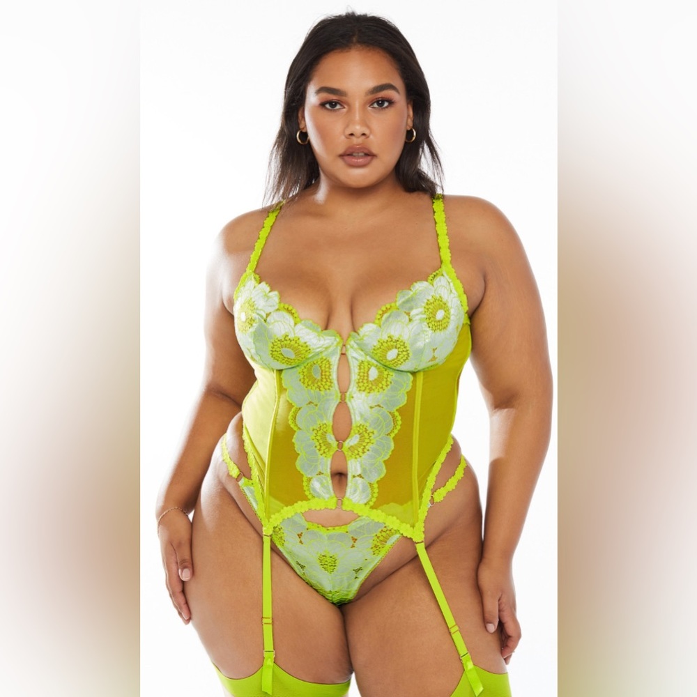 Savage X Fenty lingerie corset (2X) & panty (1X) set